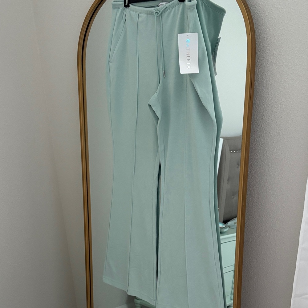 New Athleta Aqua Seasoft pintuck pant